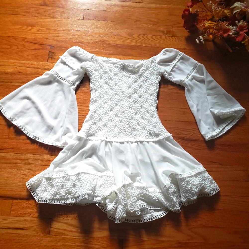 Venus formal dress Size 4 White Sexy Off the Shoulder Layered Flowly Dress NWT